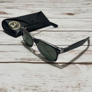 Ray Ban New Wayfarer Classic Polarized Sunglasses RB2132